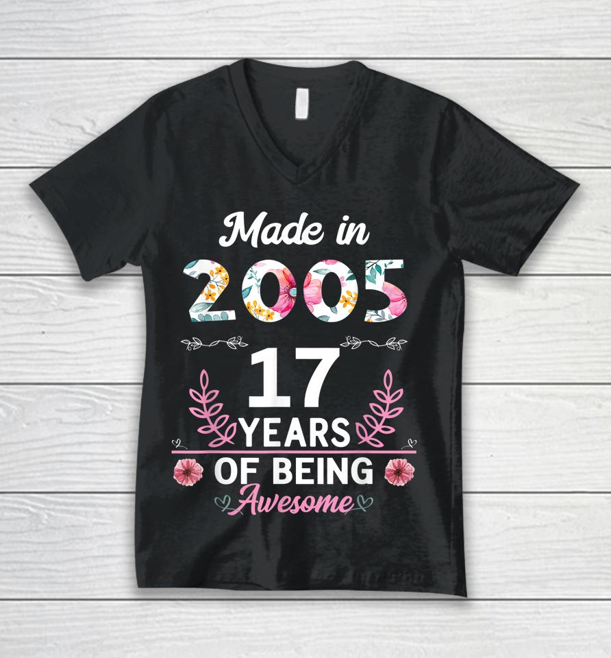 17 Years Old Women Girls Gifts 17Th Birthday Born In 2005 Unisex V-Neck T-Shirt