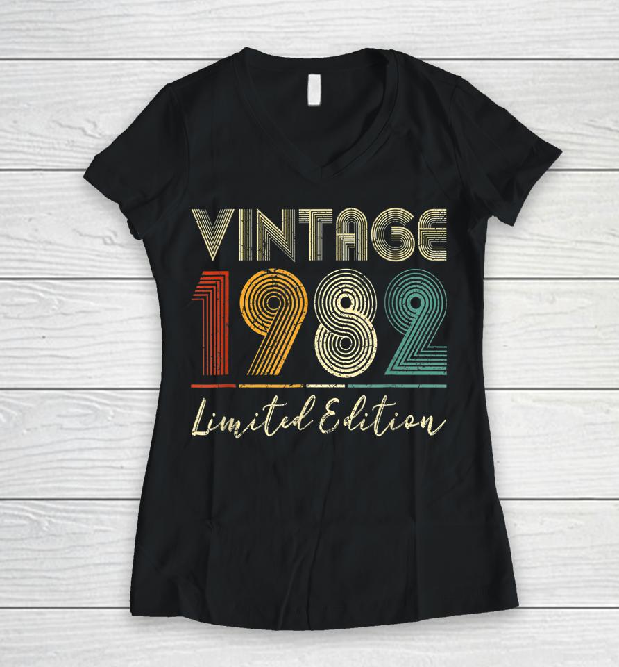 40 Year Old Gifts Vintage 1982 Limited Edition 40Th Birthday Women V-Neck T-Shirt