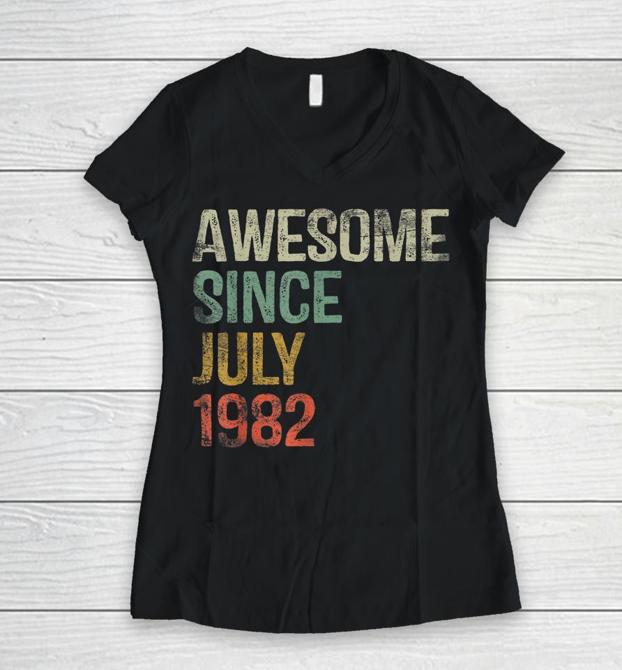 40Th Birthday Gifts Awesome Since July 1982 40 Year Old Women V-Neck T-Shirt