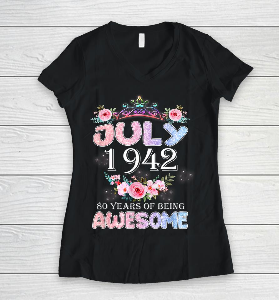 80 Year Old Gifts July 1942 Birthday 80 Heart Flowers Women Women V-Neck T-Shirt