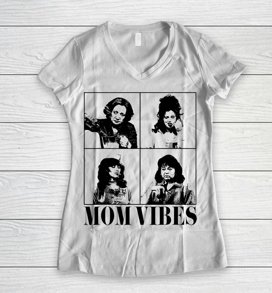 90'S Mom Vibes Vintage Funny Cool Mom Trendy Mother's Day Women V-Neck T-Shirt