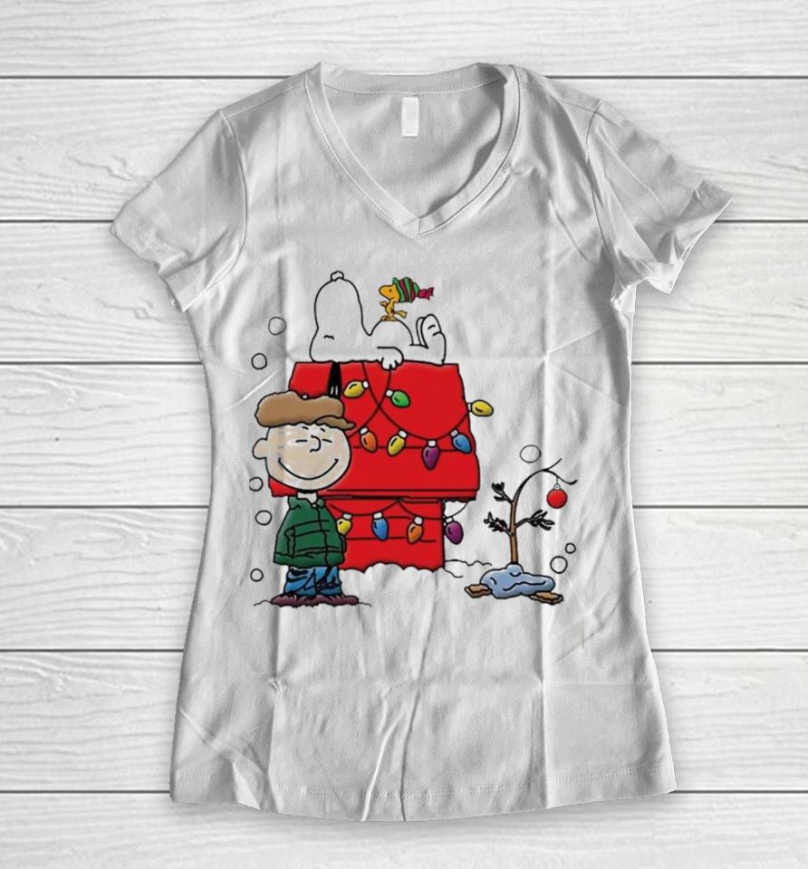 A Charlie Brown Christmas With Snoopy Dog Merry Christmas Women V-Neck T-Shirt