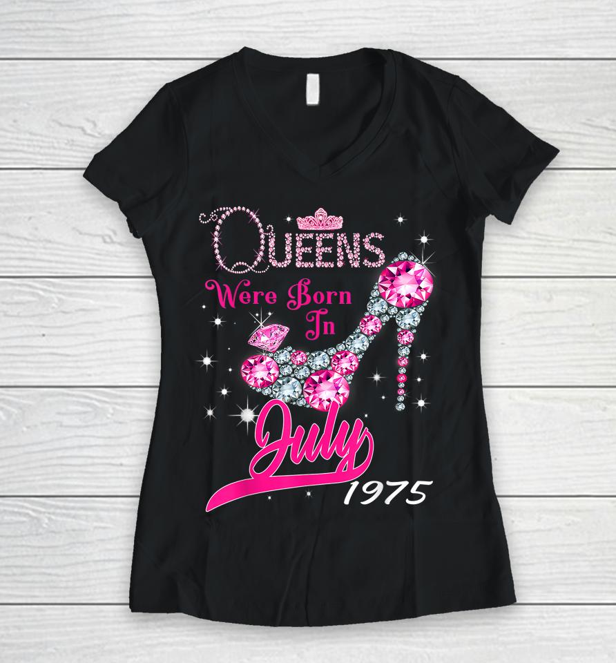 A Queen Were Born In July 1975 Happy 47Th Birthday To Me Women V-Neck T-Shirt