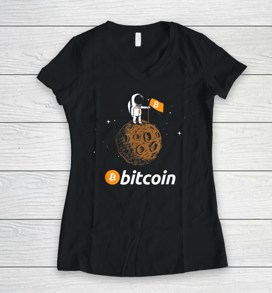 Bitcoin Btc Crypto To The Moon Astronaut Women V-Neck T-Shirt
