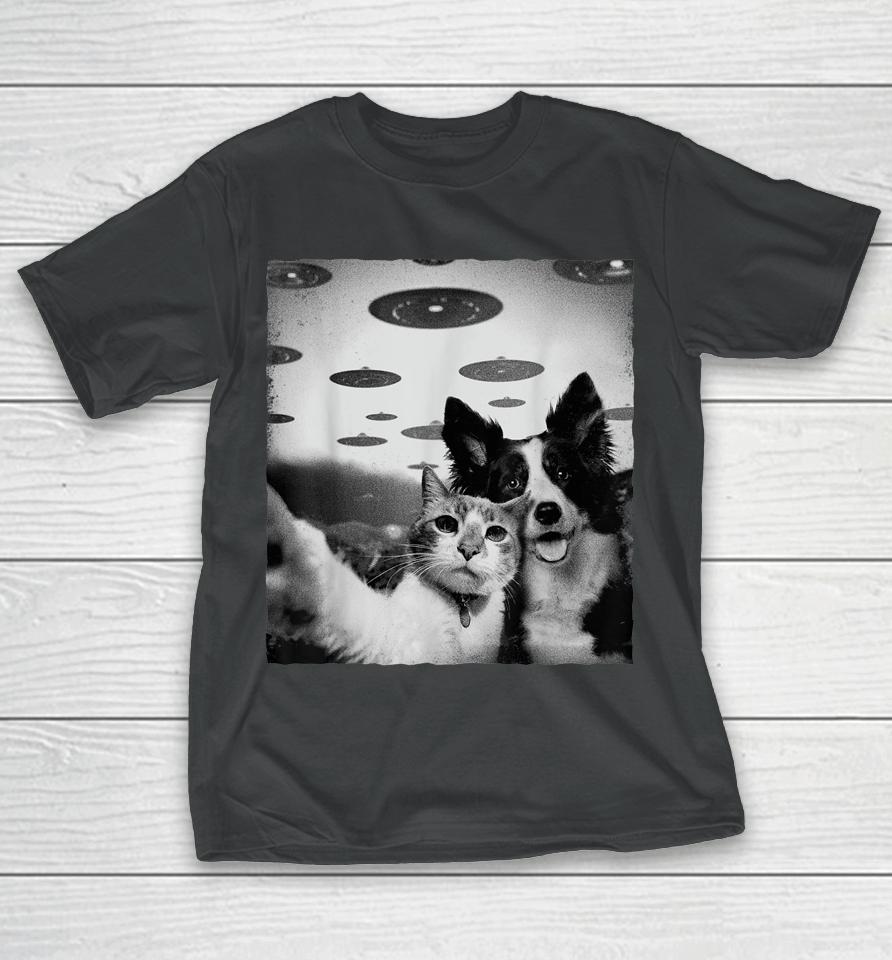 Cat And Dog Selfie With Alien Ufo T-Shirt