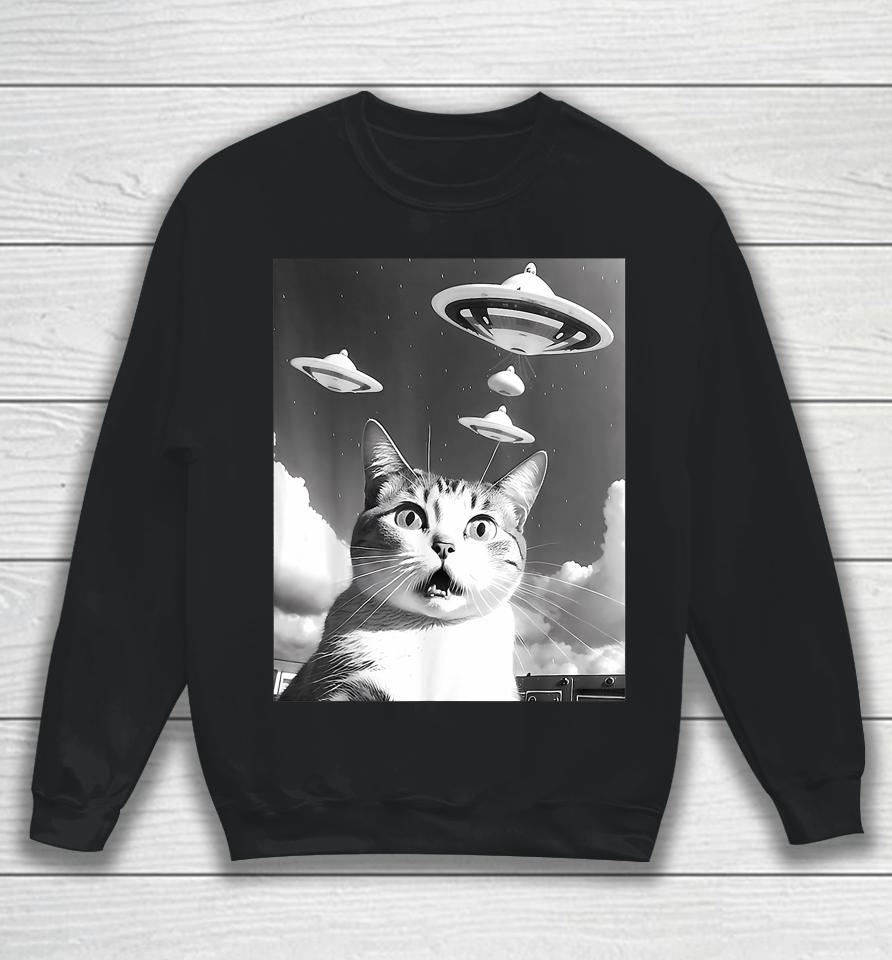 Cat Selfie With Alien Ufo Spaceship Funny Cat Lovers Sweatshirt