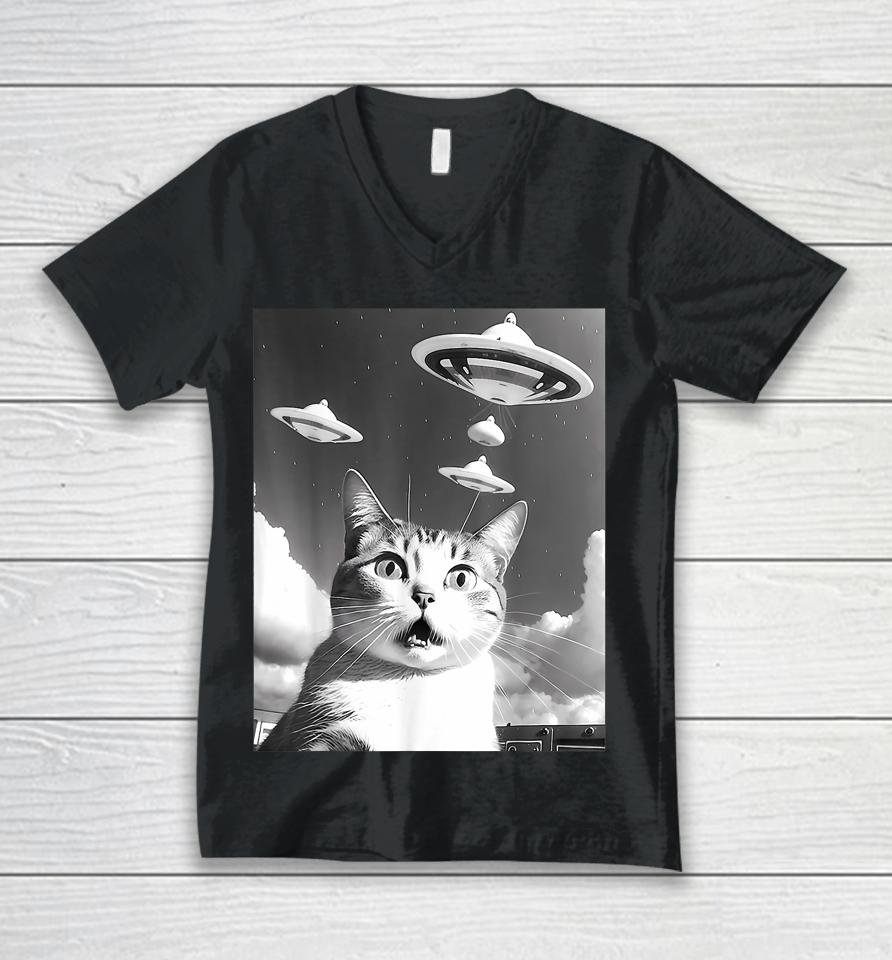 Cat Selfie With Alien Ufo Spaceship Funny Cat Lovers Unisex V-Neck T-Shirt