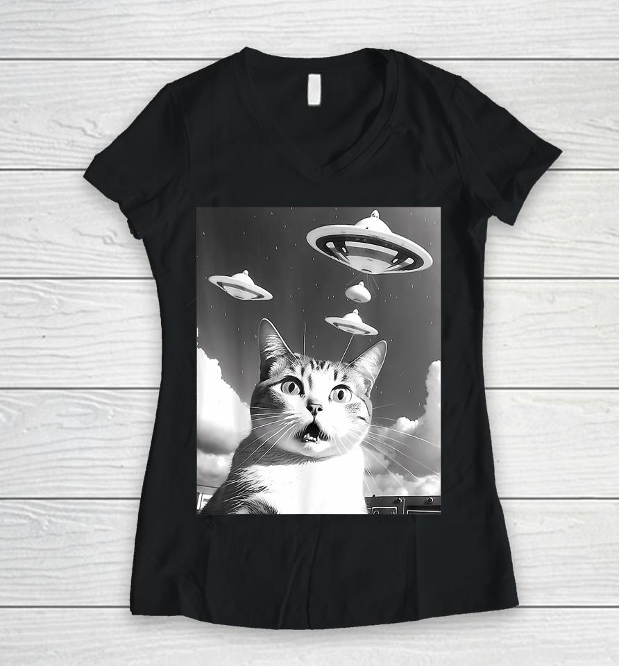 Cat Selfie With Alien Ufo Spaceship Funny Cat Lovers Women V-Neck T-Shirt
