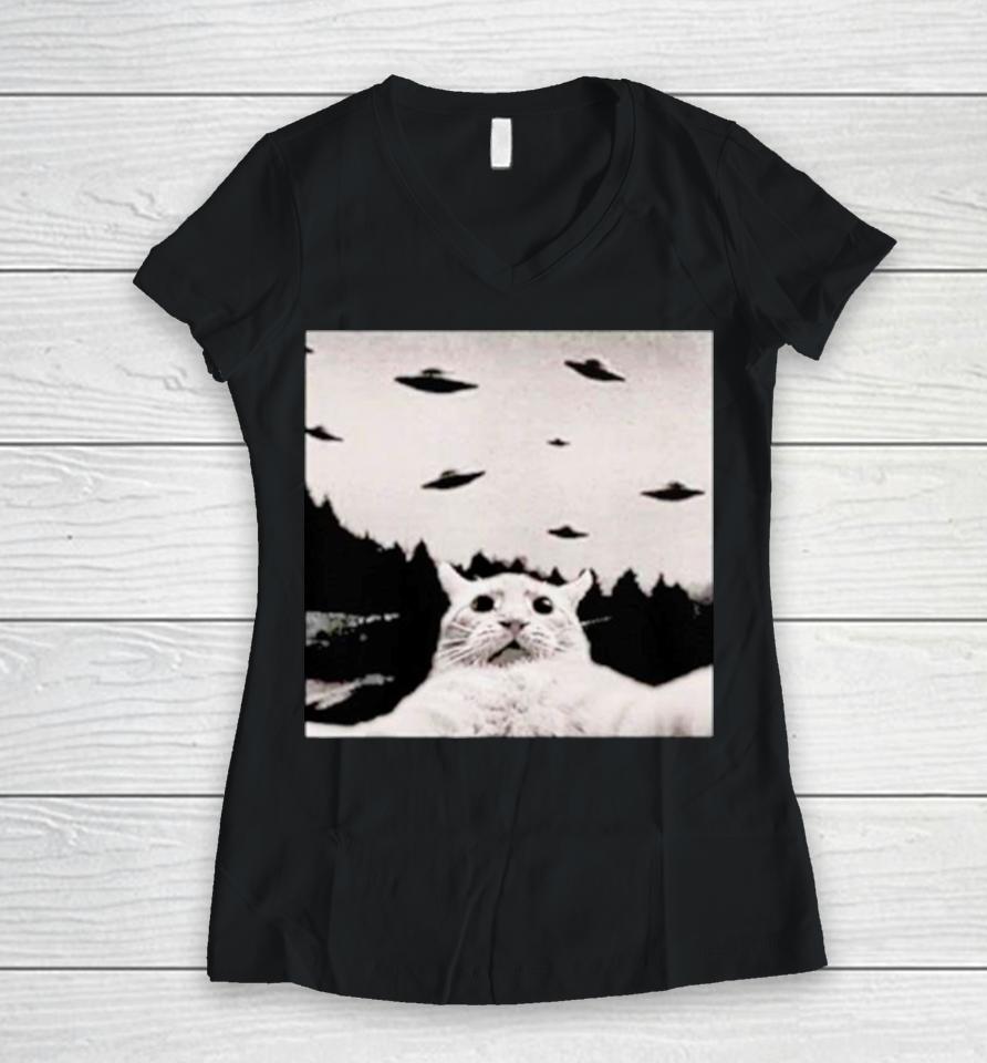 Cat Taking A Selfie Ufos Funny Women V-Neck T-Shirt
