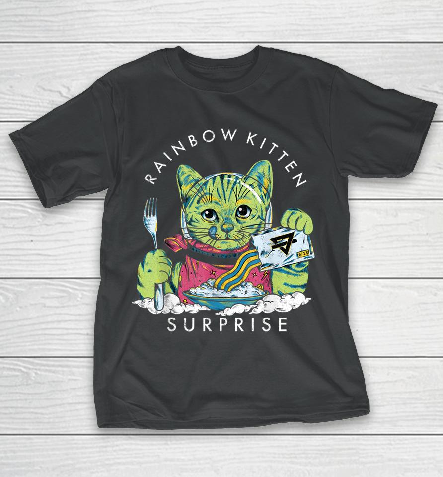 Cats Rainbow Kitten Surprise Cute Eat Retro Animals Vintage T-Shirt