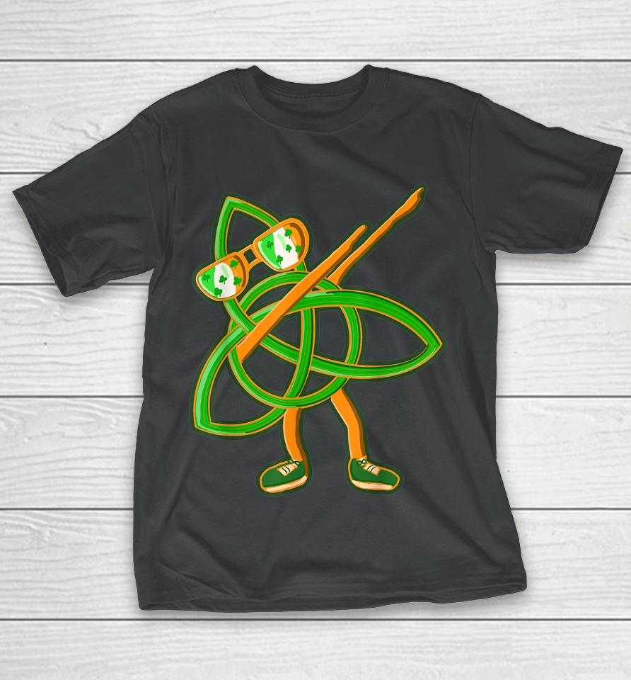 Celtic Irish Symbol St Patricks Day Dabbing Trinity Knot T-Shirt