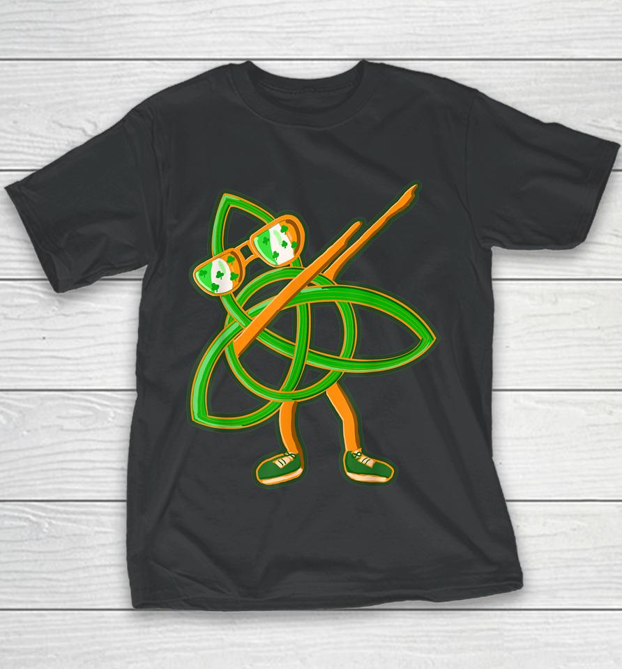 Celtic Irish Symbol St Patricks Day Dabbing Trinity Knot Youth T-Shirt
