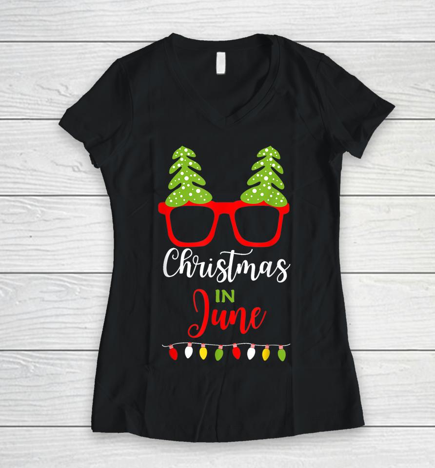 Christmas In June Gift Sunglasses With Christmas Tree Women V-Neck T-Shirt
