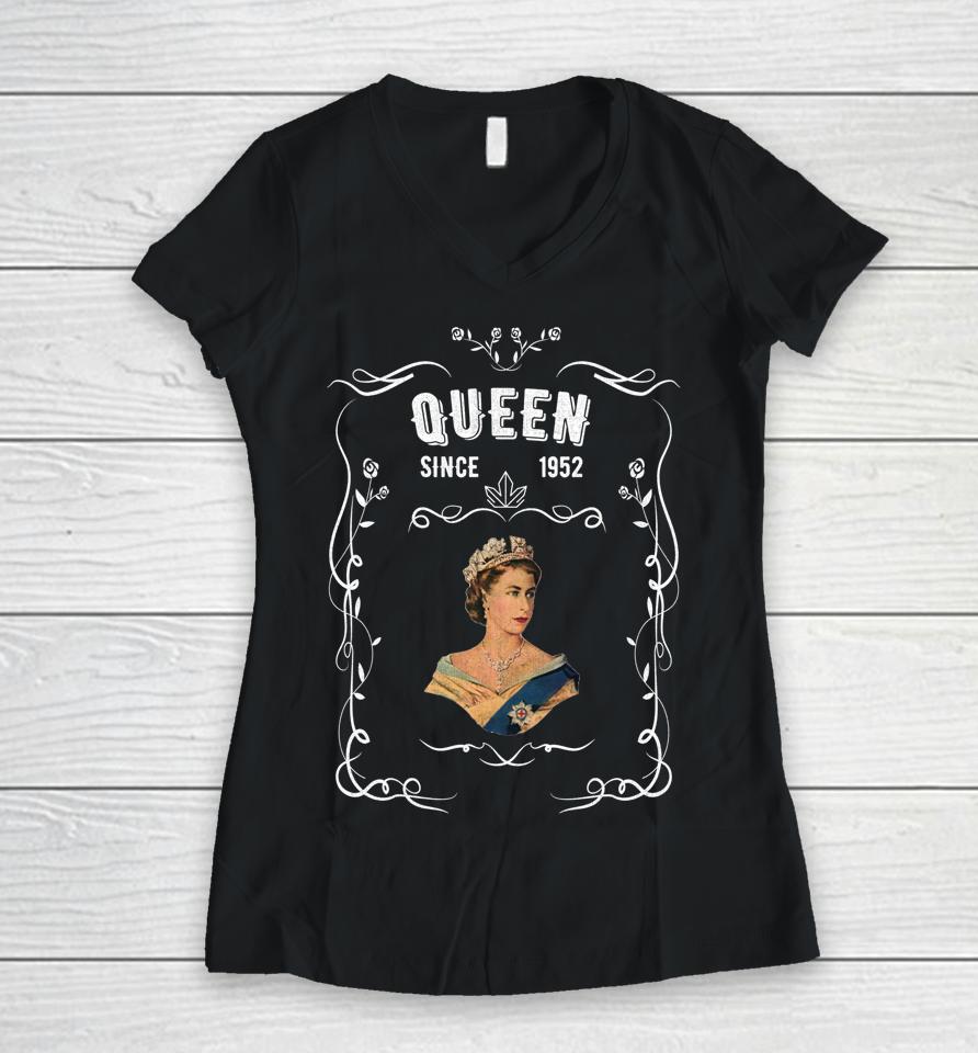 Elizabeth Ii Queen Legend British Crown Platinum Anniversary Women V-Neck T-Shirt