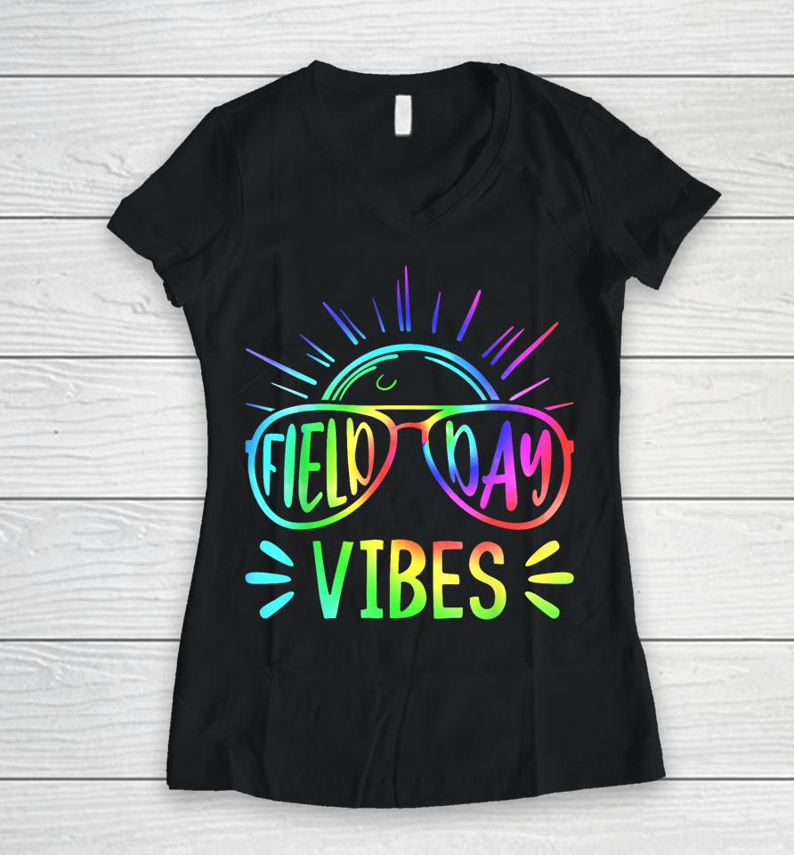 Field Day Vibes 2023 Teacher Kids Groovy Tie Dye Hippie Women V-Neck T-Shirt