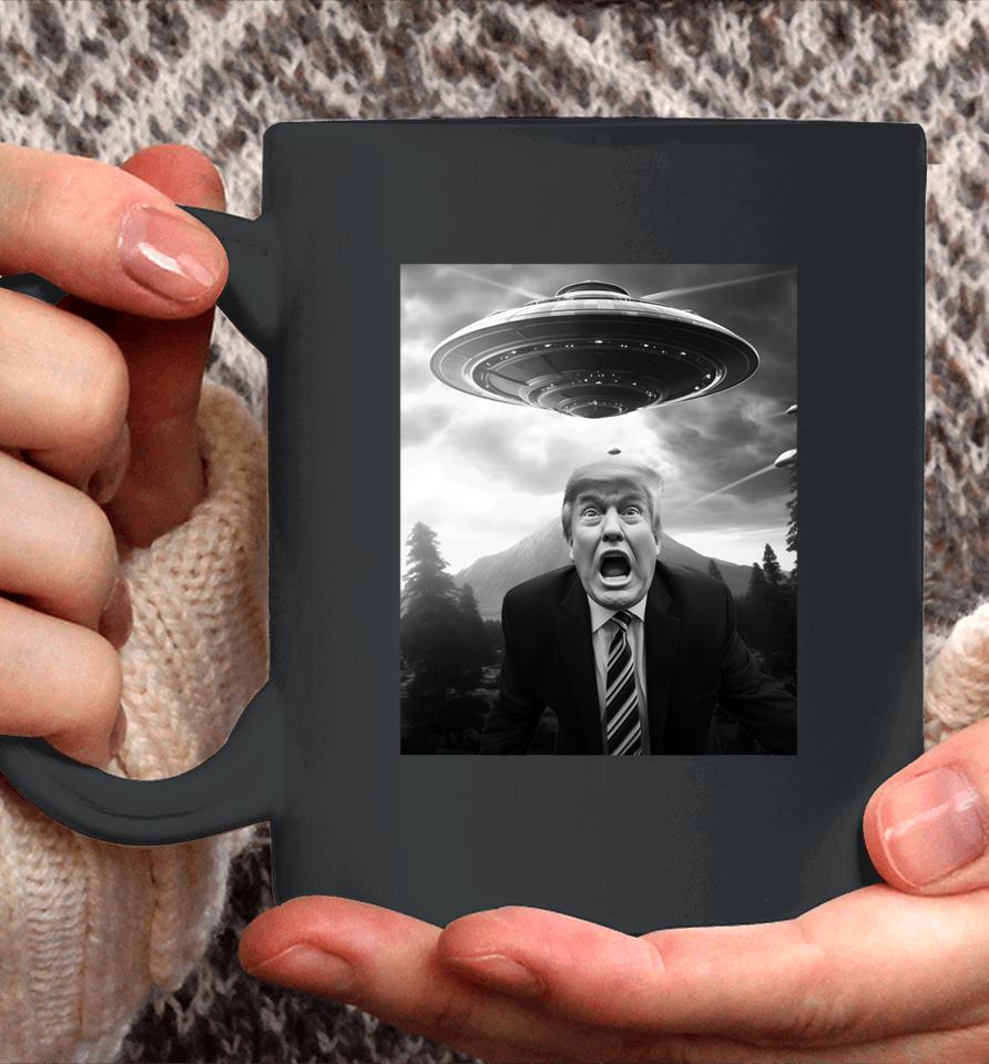 Funny Trump Selfie With Ufo Funny Alien Attack Coffee Mug