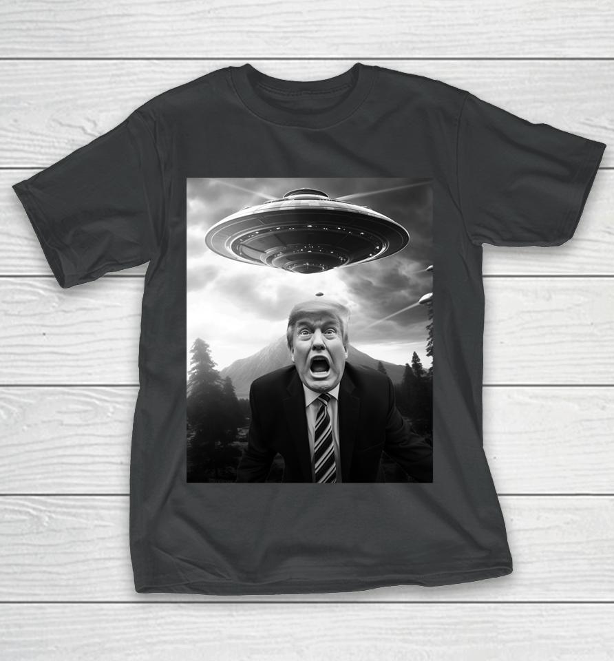 Funny Trump Selfie With Ufo Funny Alien Attack T-Shirt