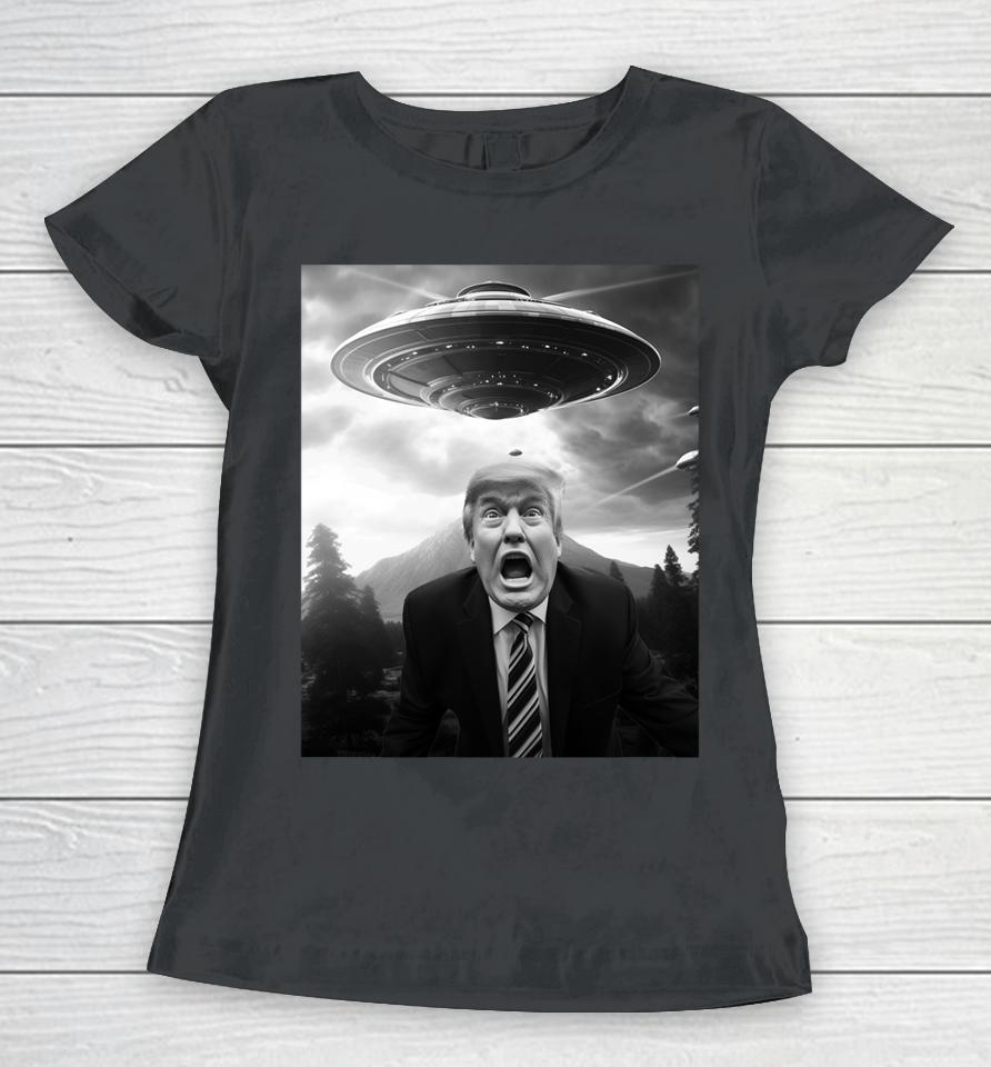 Funny Trump Selfie With Ufo Funny Alien Attack Women T-Shirt