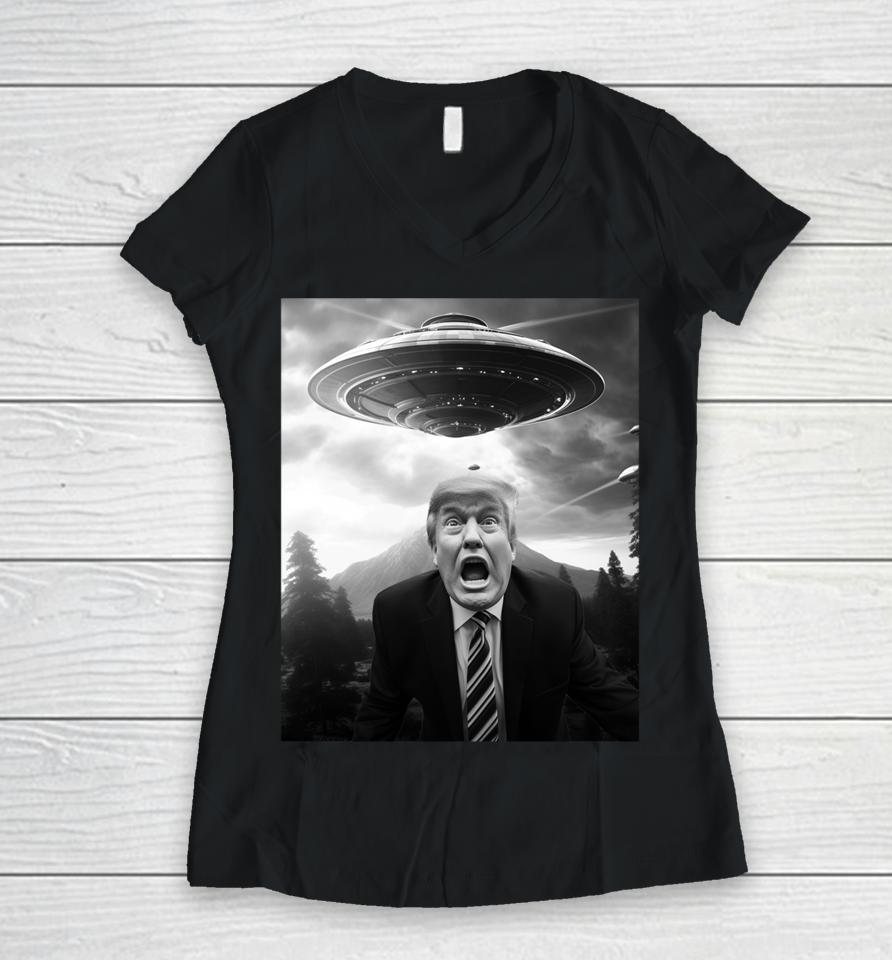 Funny Trump Selfie With Ufo Funny Alien Attack Women V-Neck T-Shirt