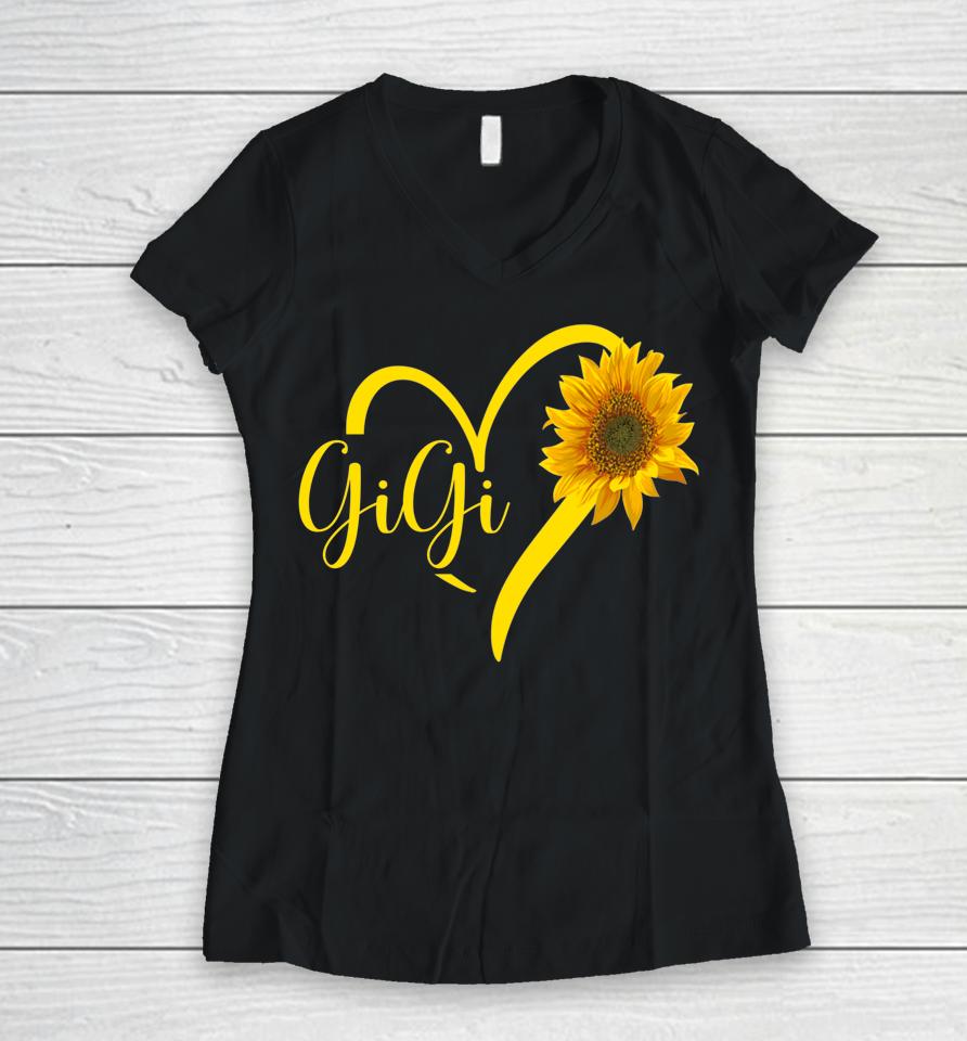 Gigi Heart For Women Grandma Christmas Mother's Day Grandma Women V-Neck T-Shirt