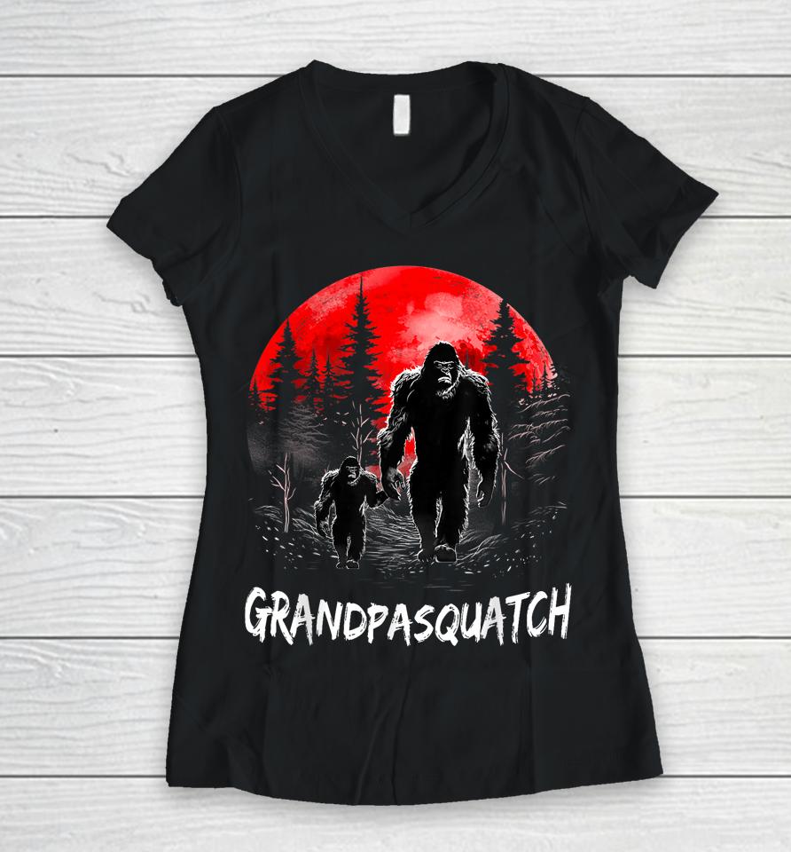 Grandpa Squatch Funny Bigfoot Dad Sasquatch Yeti Fathers Day Women V-Neck T-Shirt