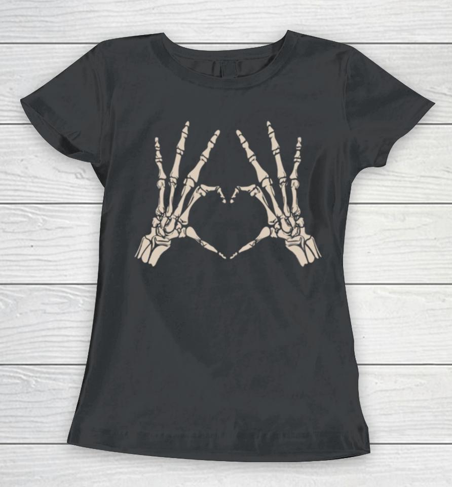 Heart Hand Bones Love Symbol Funny Skull Costume Halloween Skeleton Women T-Shirt