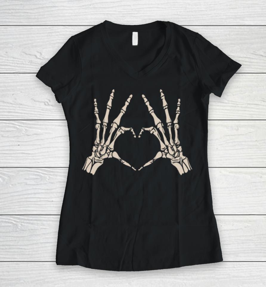 Heart Hand Bones Love Symbol Funny Skull Costume Halloween Skeleton Women V-Neck T-Shirt