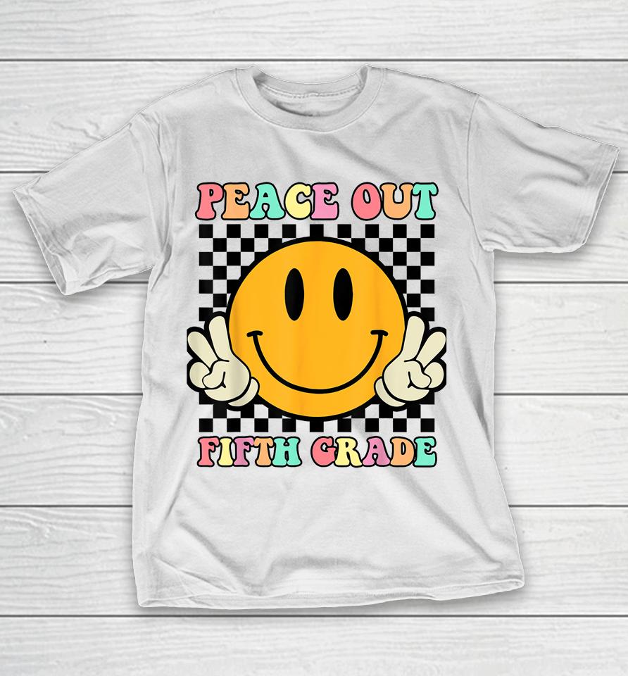 Hippie Smile Face Peace Out Fifth 5Th Grade Class Of 2023 T-Shirt