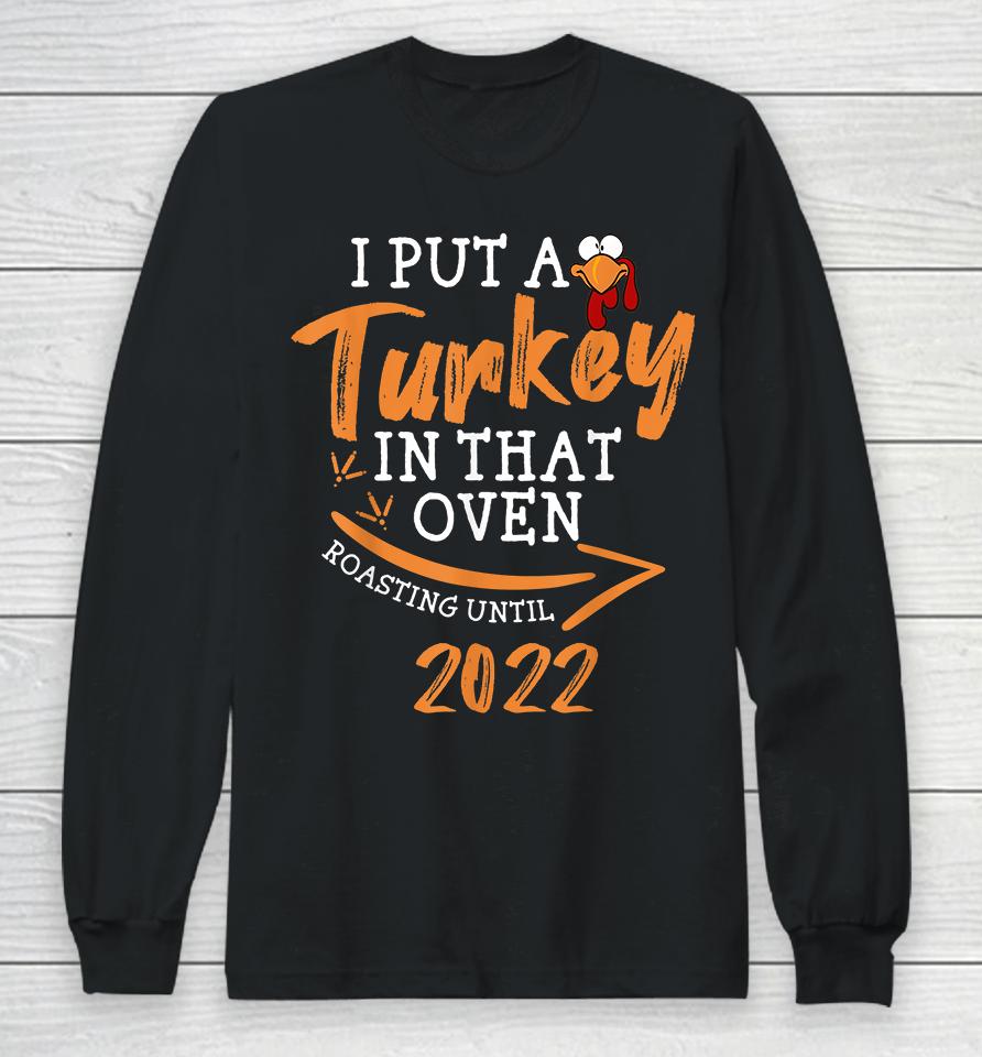 I Put A Turkey In That Oven Roasting Until 2022 Pregnancy Thanksgiving Long Sleeve T-Shirt