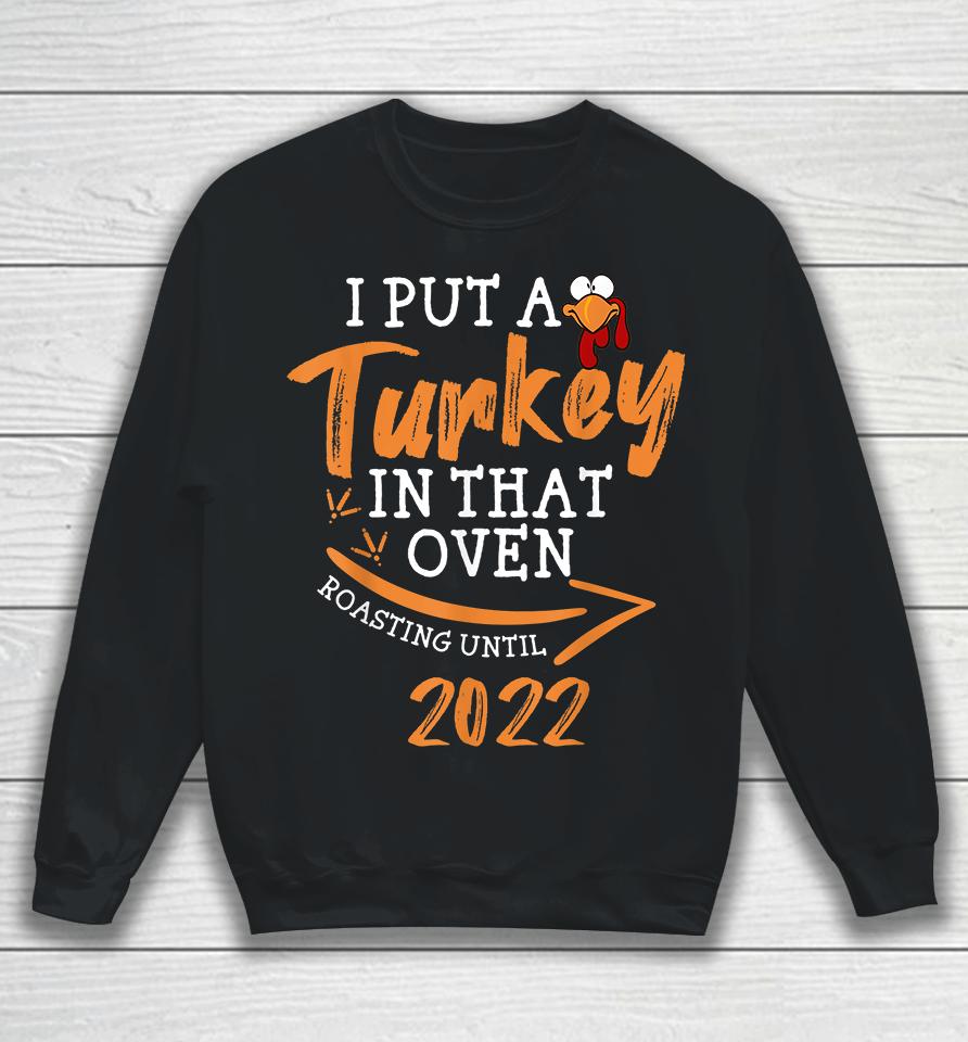 I Put A Turkey In That Oven Roasting Until 2022 Pregnancy Thanksgiving Sweatshirt