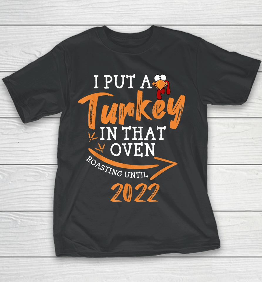 I Put A Turkey In That Oven Roasting Until 2022 Pregnancy Thanksgiving Youth T-Shirt
