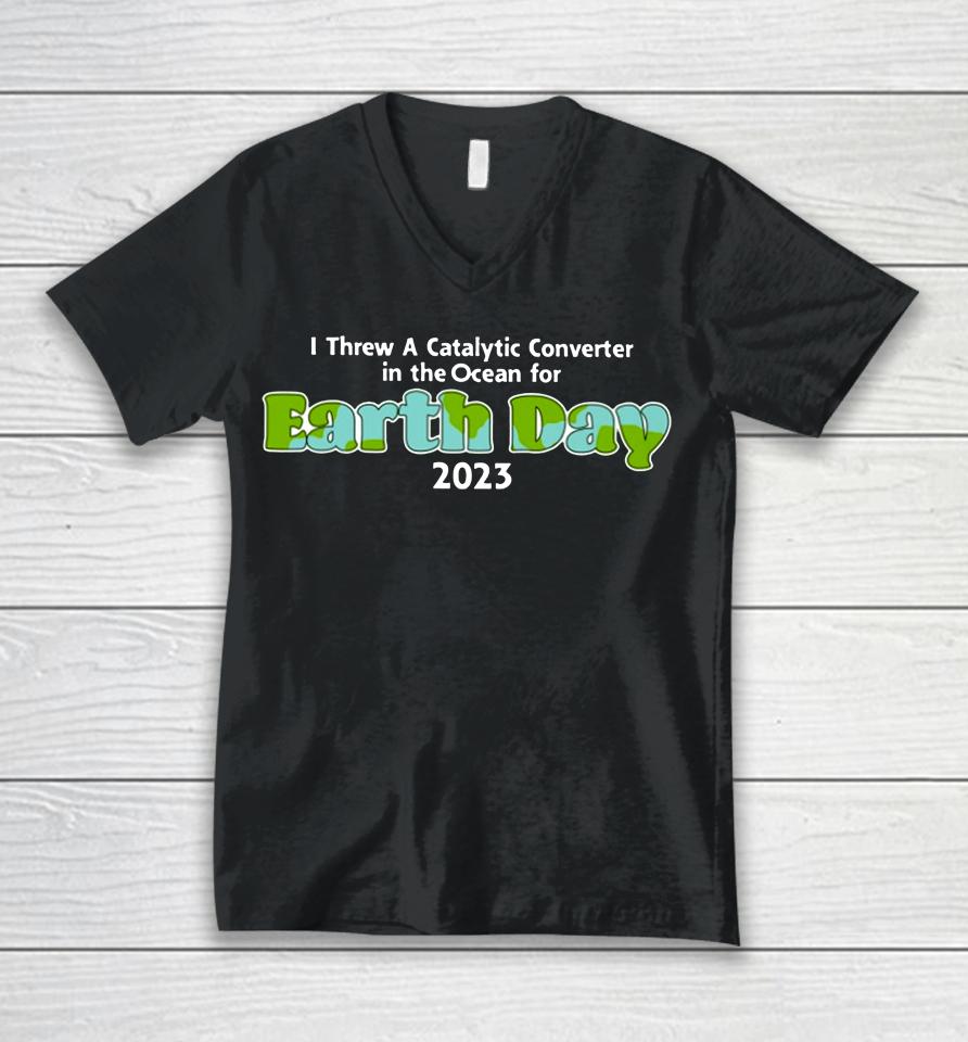 I Threw A Catalytic Converter In The Ocean For Earth Day 2023 Unisex V-Neck T-Shirt