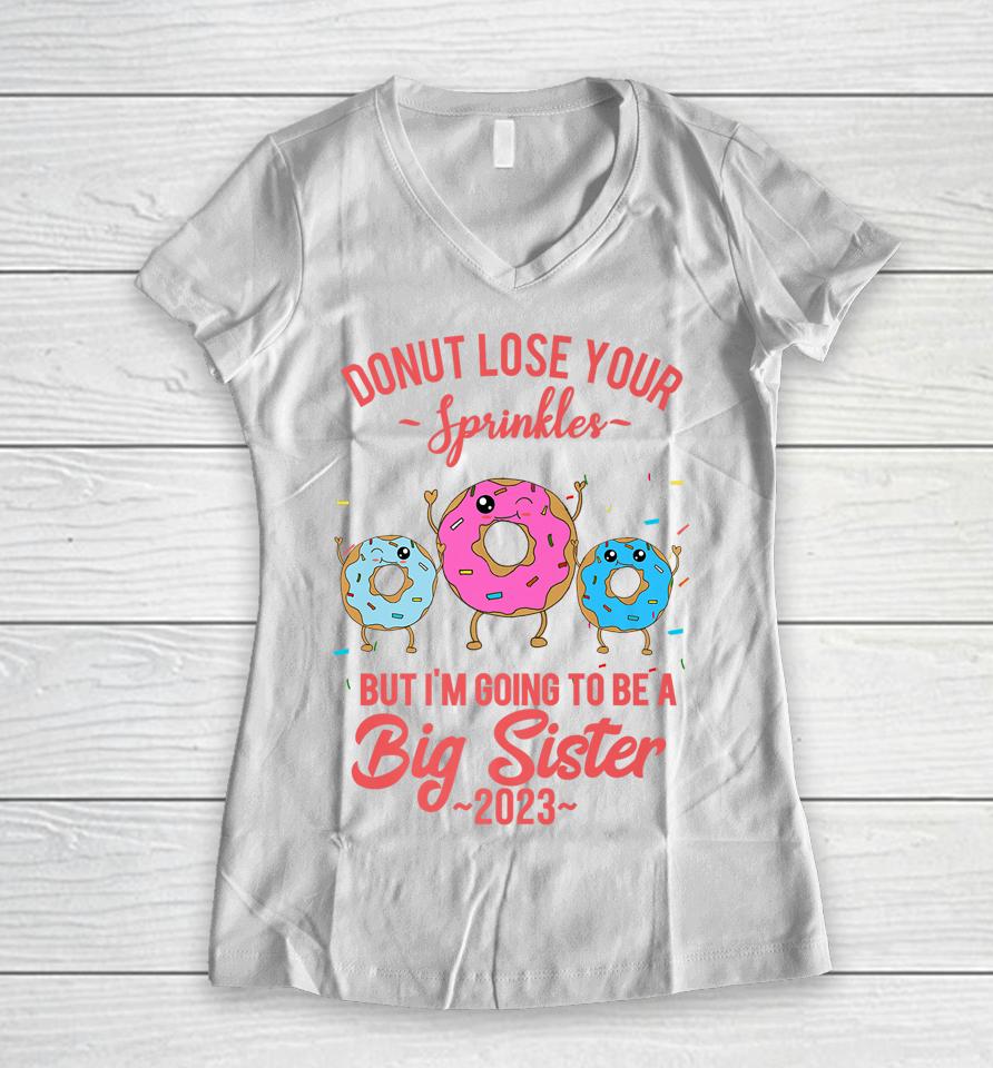 I'm Going To Be A Big Sister Of Twins Baby Announcement 2023 Women V-Neck T-Shirt