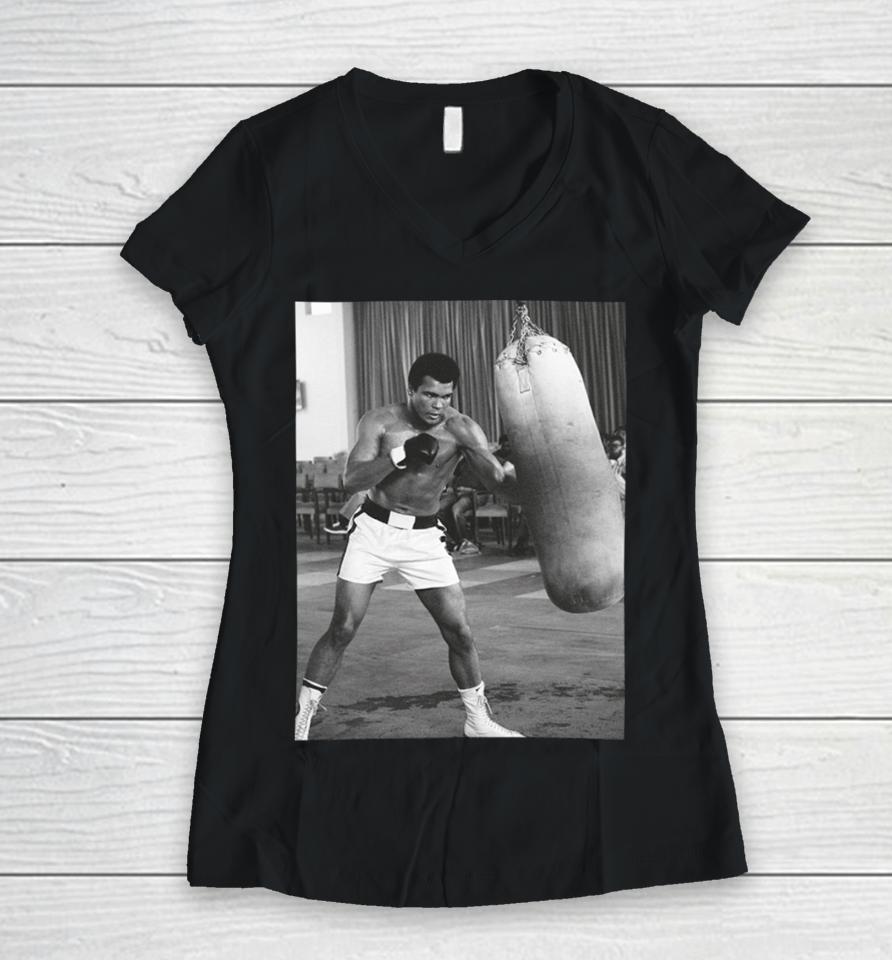 Kansas City Chiefs Derrick Nnadi Muhammad Ali Punching Bag Women V-Neck T-Shirt