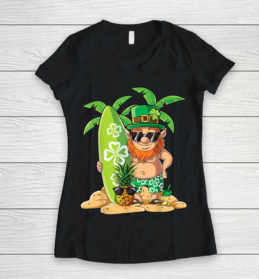 Leprechaun Hawaiian Surfing St Patrick's Day Hawaii Women V-Neck T-Shirt