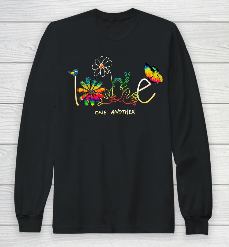 Love One Another Hippie Frog Flower Daisy Gift Long Sleeve T-Shirt