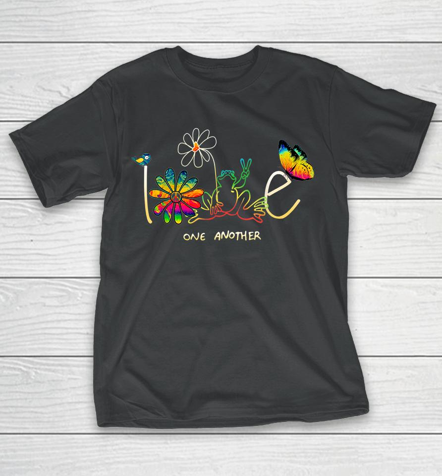 Love One Another Hippie Frog Flower Daisy Gift T-Shirt