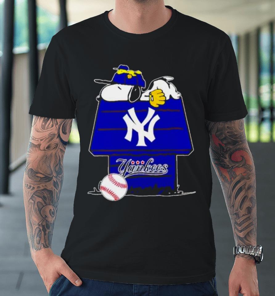 New York Yankees Snoopy And Woodstock The Peanuts Baseball Premium T-Shirt