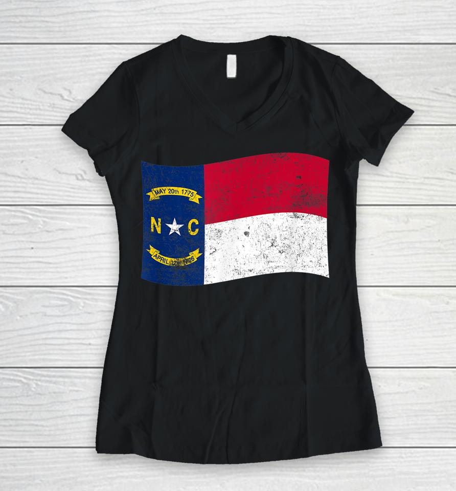 North Carolina Waving State Flag – Nc North Carolinian Women V-Neck T-Shirt