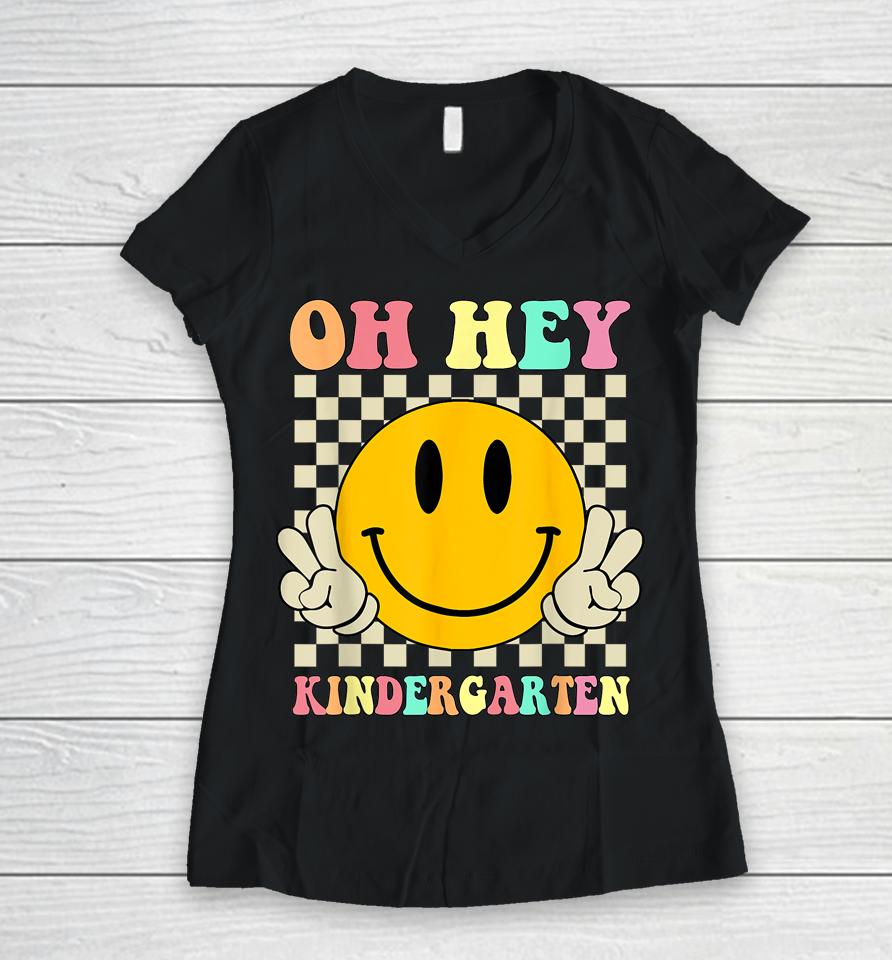 Oh Hey Kindergarten Hippie Smile Face Retro Back To School Women V-Neck T-Shirt