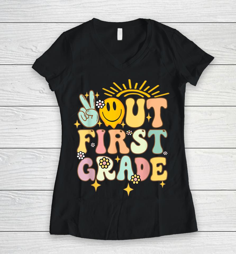Peace Out 1St Grade Graduation Last Day Of School Groovy Women V-Neck T-Shirt