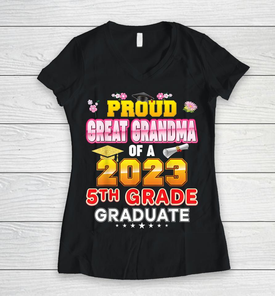 Proud Great Grandma Of A Class 2023 5Th Grade Graduate Last Women V-Neck T-Shirt