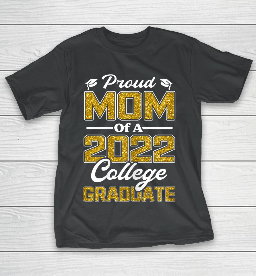 Proud Mom Of A 2022 Graduate Graduation College Student Mama T-Shirt