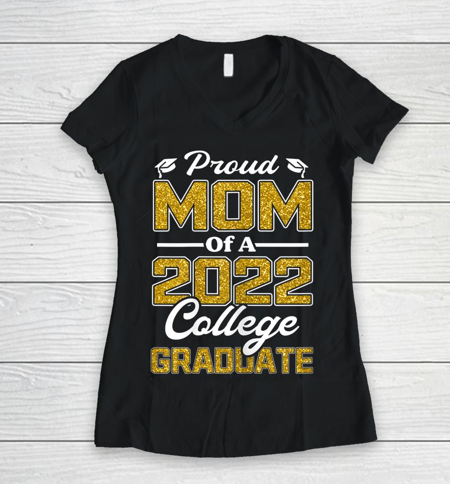 Proud Mom Of A 2022 Graduate Graduation College Student Mama Women V-Neck T-Shirt