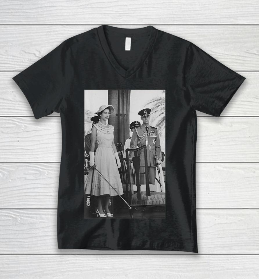 Queen Elizabeth T-Shirt - Queen Of England Unisex V-Neck T-Shirt