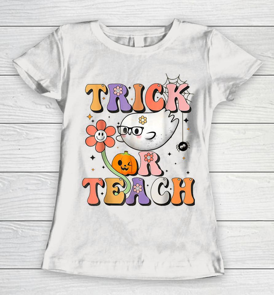 Retro Groovy Trick Or Teach Teacher Halloween Costume Women T-Shirt