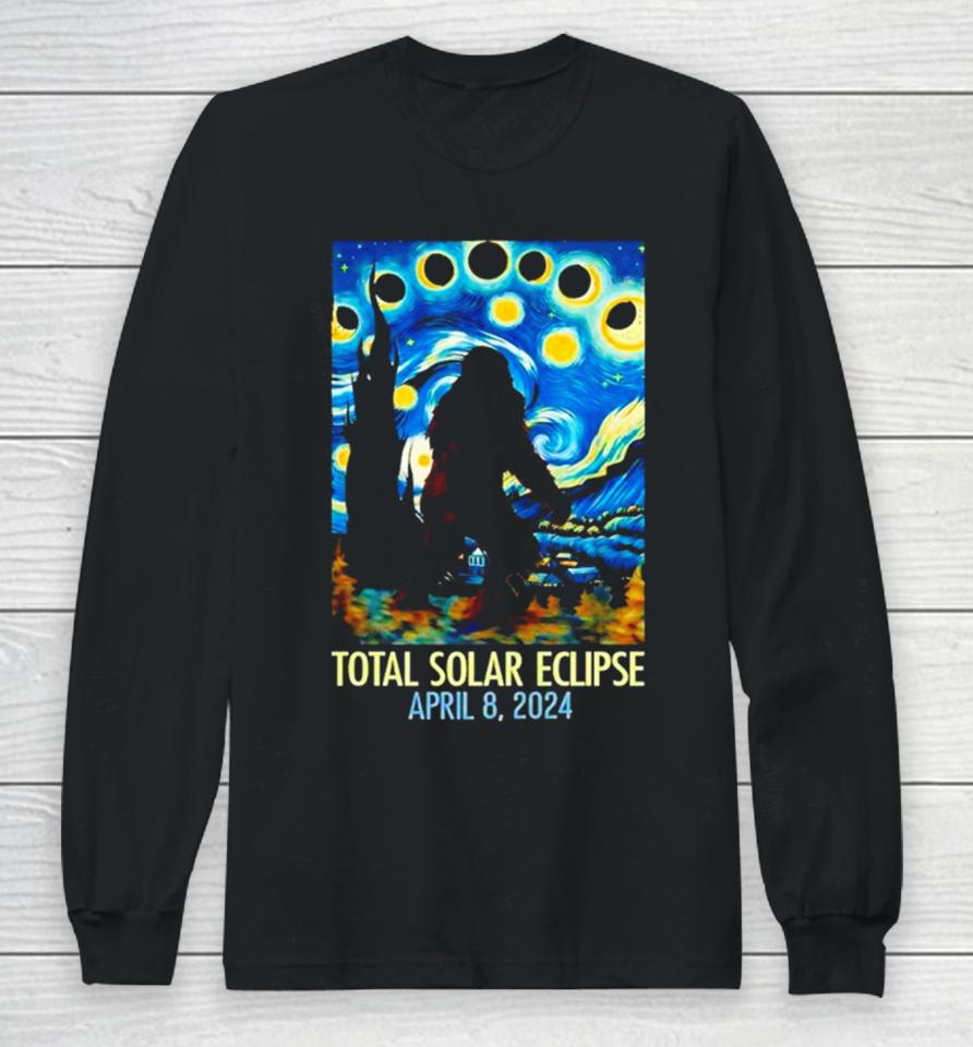 Sasquatch Bigfoot Staring At Solar Eclipse April 8Th 2024 Long Sleeve T-Shirt
