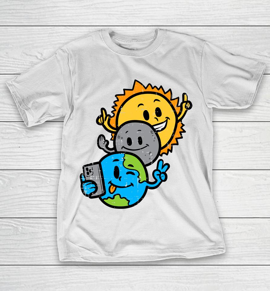 Slefie Earth Moon Sun Funny Total Solar Eclipse 2024 T-Shirt