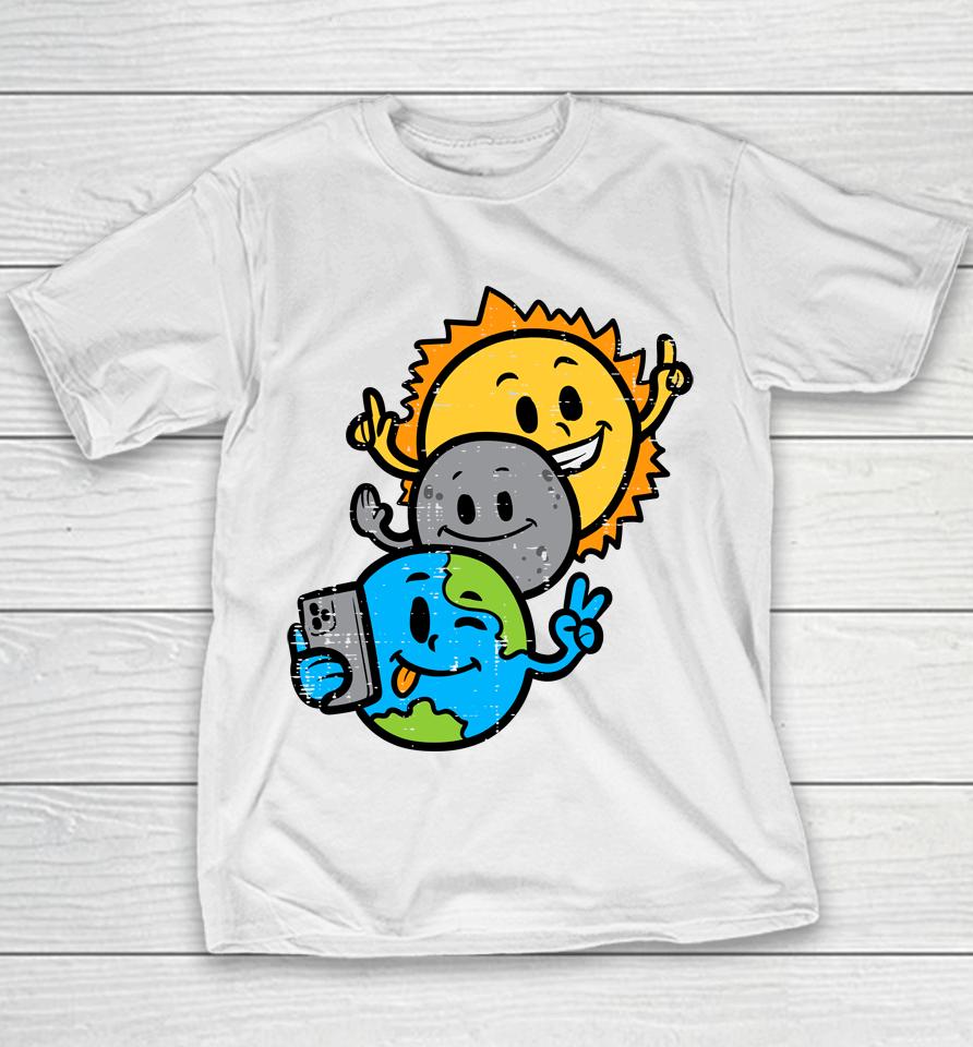 Slefie Earth Moon Sun Funny Total Solar Eclipse 2024 Youth T-Shirt