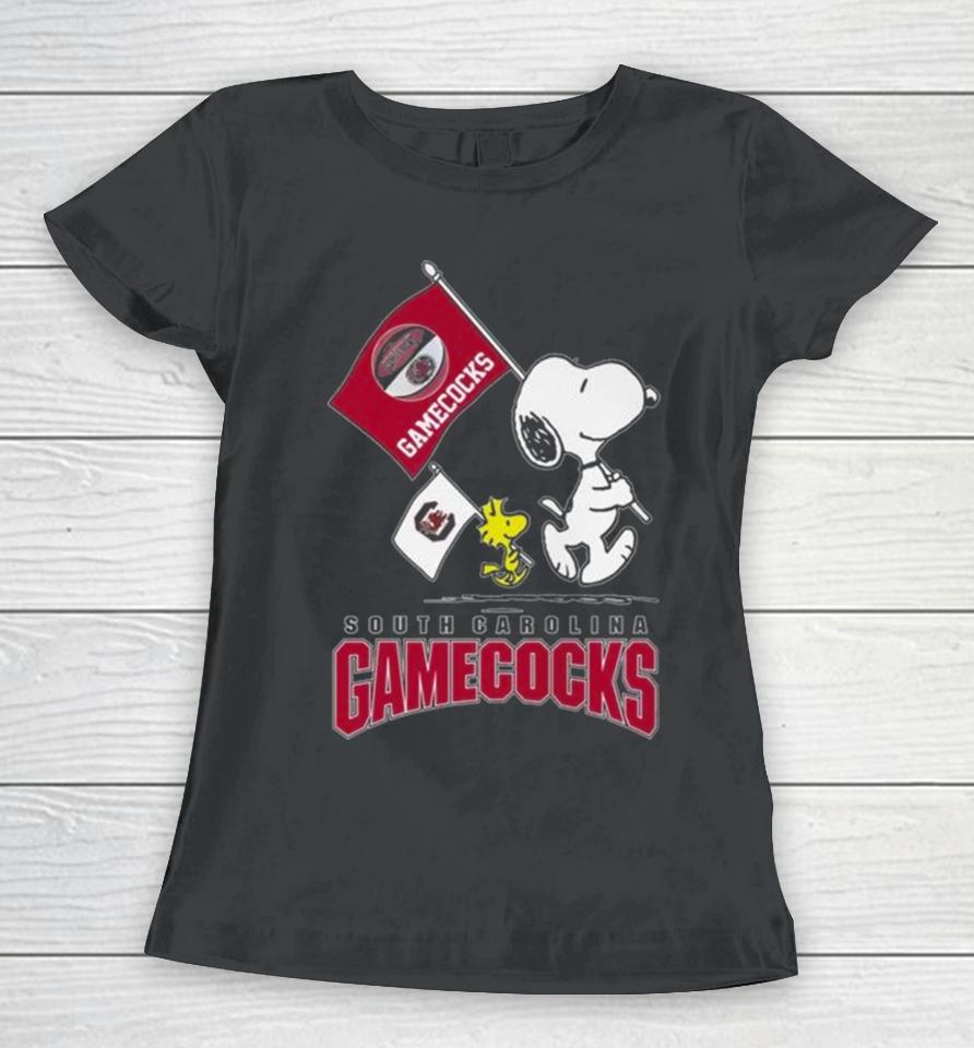 Snoopy And Charlie Brown Hold Flag South Carolina Gamecocks Women T-Shirt